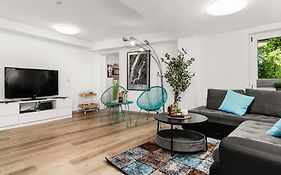 MOLA Apartments-Ferienwohnung für 5 Personen-separater Eingang-Gratis Parkplatz-Terrasse-Grill-Highspeed WLAN-auch für Langzeit geeignet